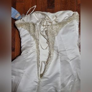 Alfred Angelo Disney Collection wedding dress